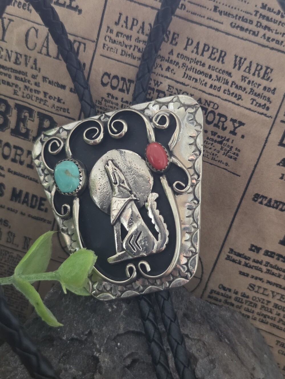 Stunnng Vintage Wolf Howeling At The Moon Genuine Coral And Turquoise Bolo Tie